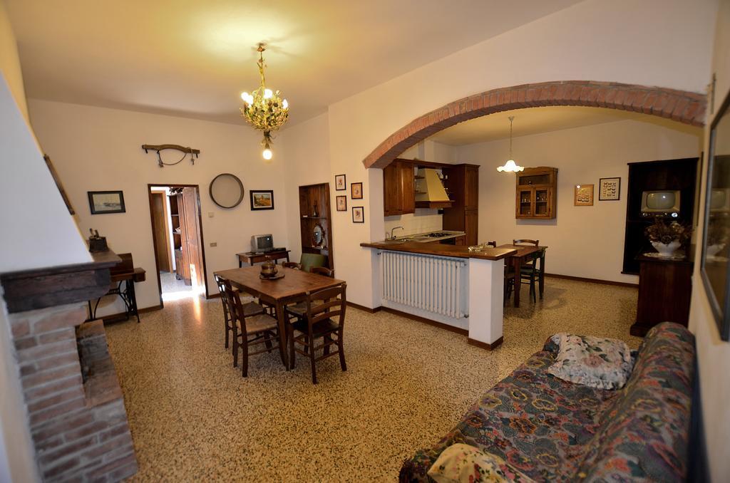 Agriturismo Poggio Ai Grilli Gambassi Terme Rum bild