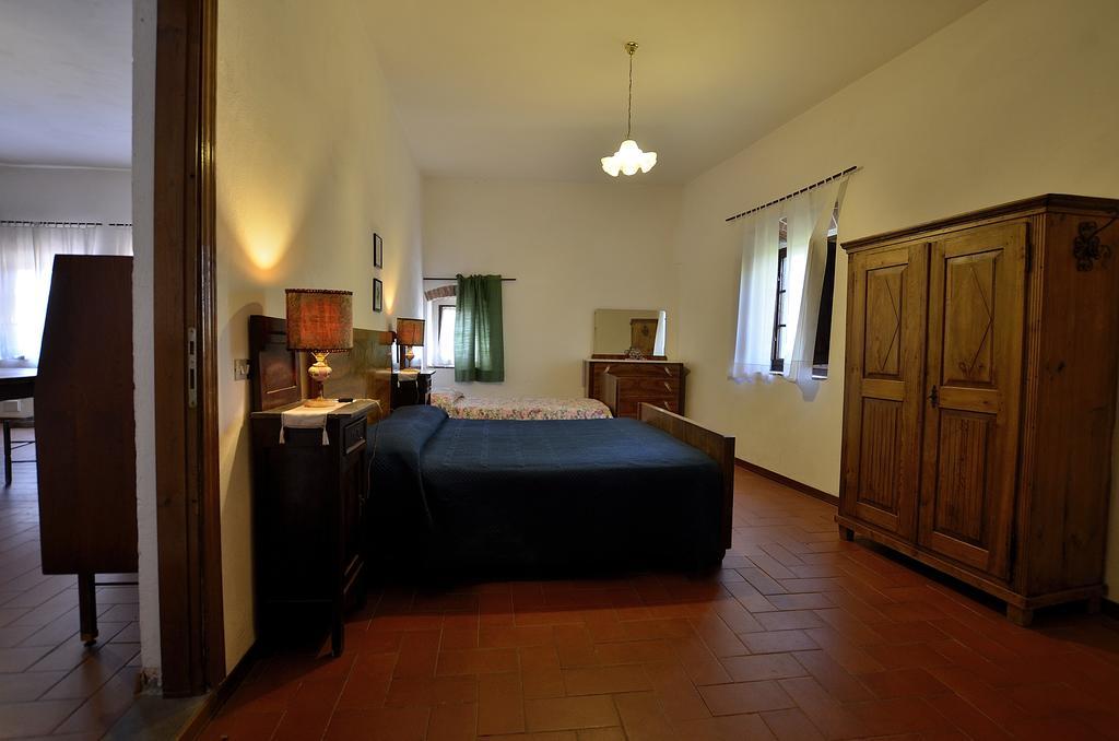Agriturismo Poggio Ai Grilli Gambassi Terme Rum bild